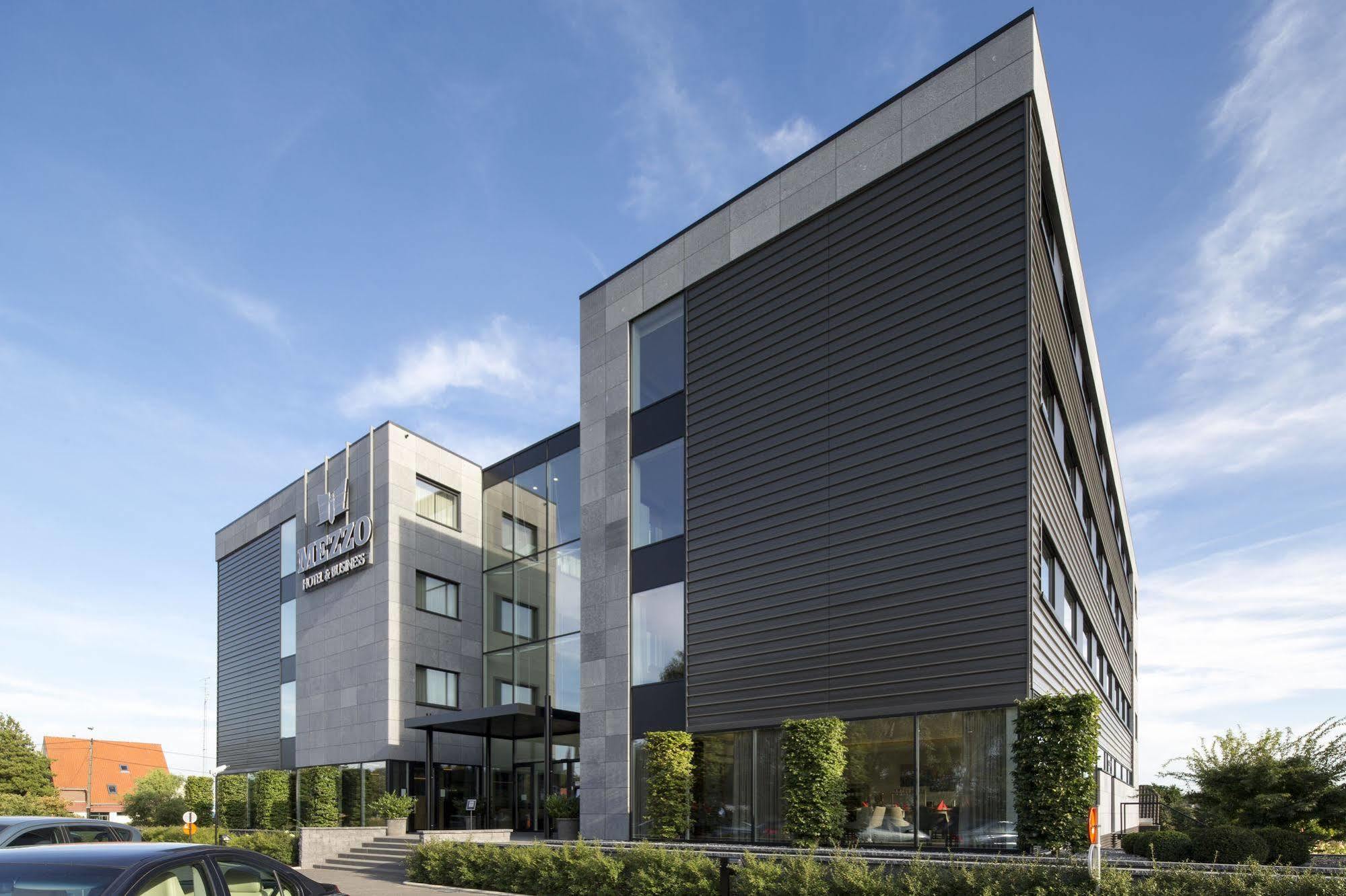 Mezzo Hotel & Business Беринген Екстериор снимка